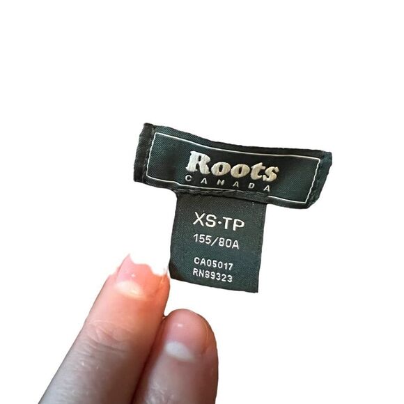 Roots grey‎ knit screw neck sweater. Size xs - Picture 4 of 10